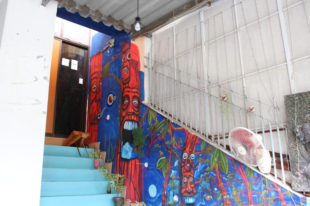 The Twins Hostel Bangkok Exterior photo