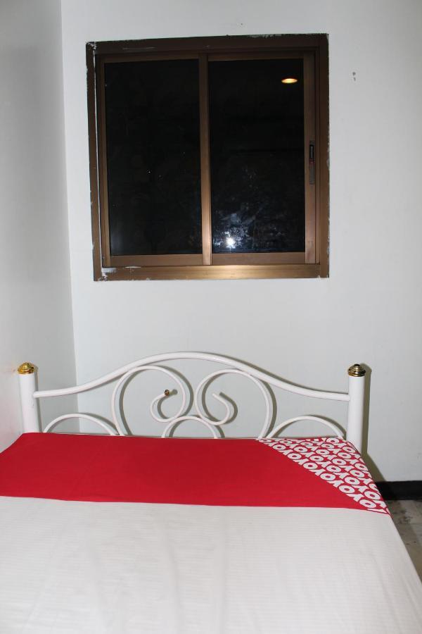 The Twins Hostel Bangkok Exterior photo