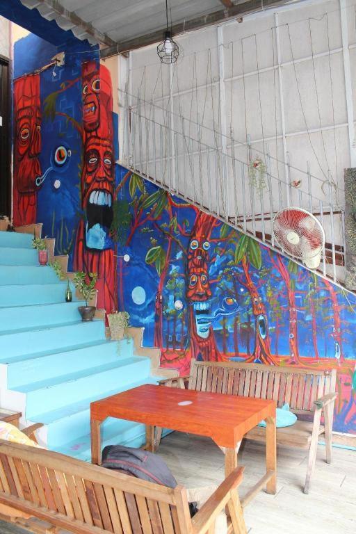 The Twins Hostel Bangkok Exterior photo