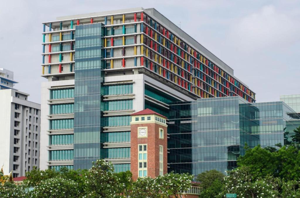 The Twins Hostel Bangkok Exterior photo