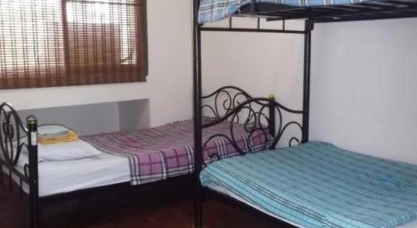 The Twins Hostel Bangkok Exterior photo