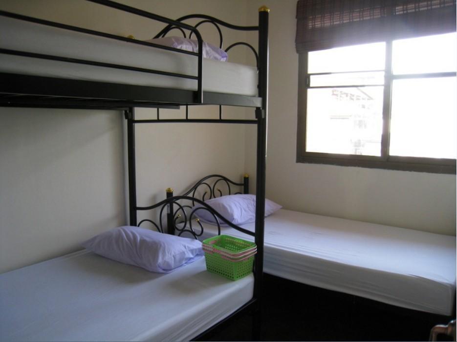 The Twins Hostel Bangkok Exterior photo