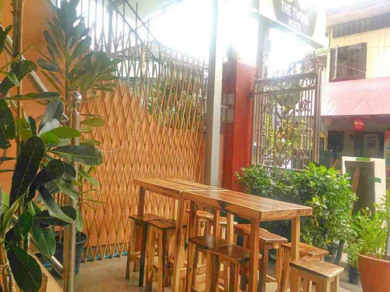 The Twins Hostel Bangkok Exterior photo